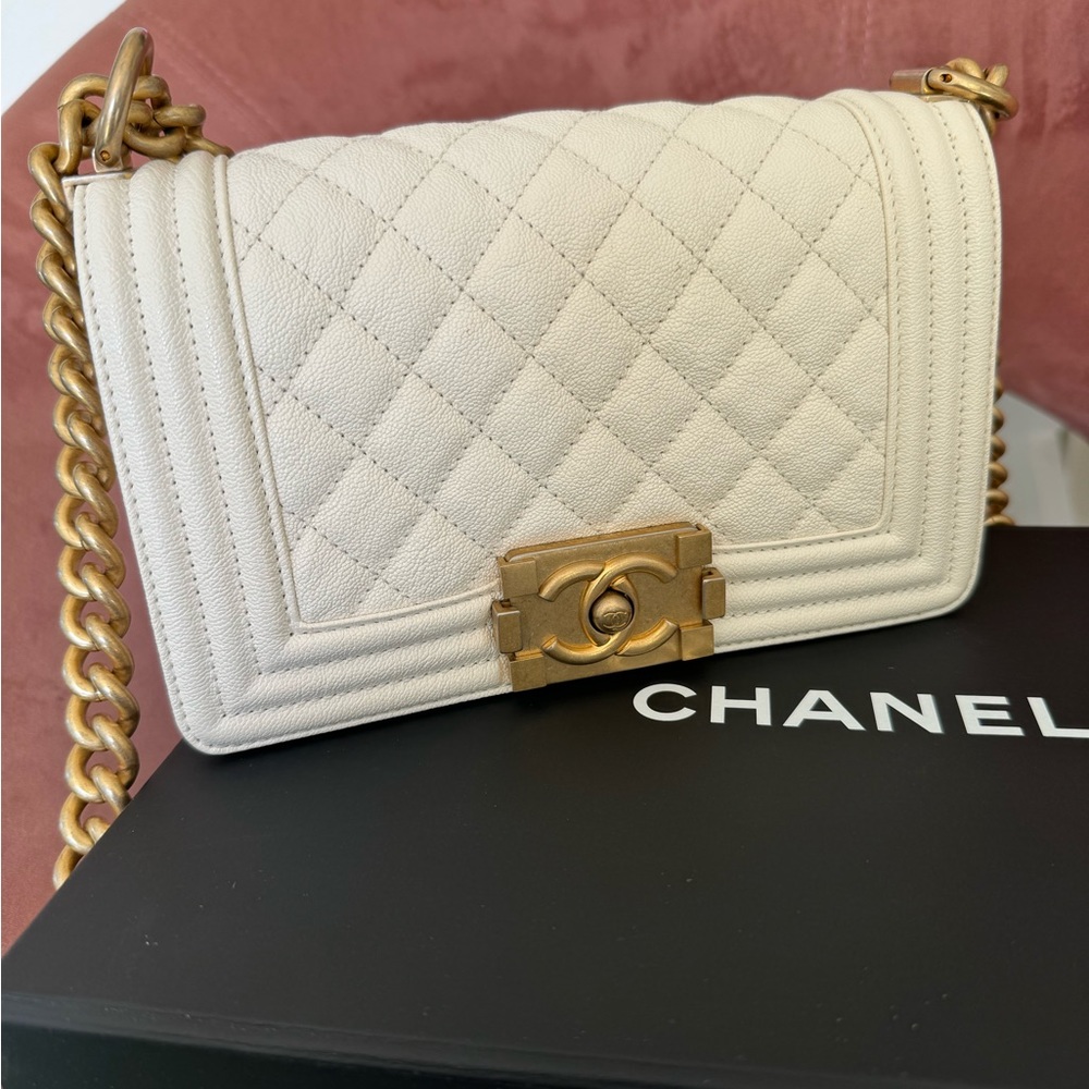 Chanel boy ivory caviar - Like new condition